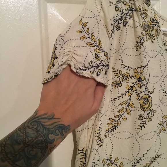 Hinge Print V-Neck Blouse (B) - Picture 4 of 6